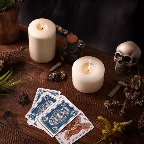 Amarre de amor con lazos rojos y velas